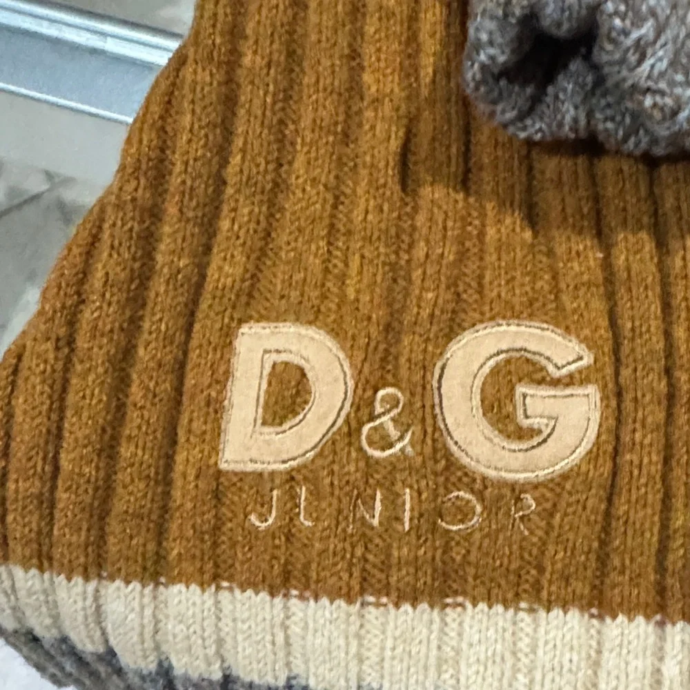 D&G Kids Tan and Gray Mittens Set